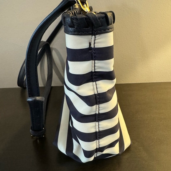 Tory Burch East West Marion Navy Blue/White Stripe
Nylon and Leather Tote Medium - Picture 5 of 7